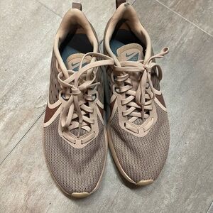 Nike Zoom Strike 2 Sneakers